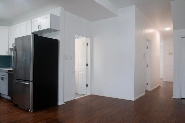 Building Photo - 16 E 44th St