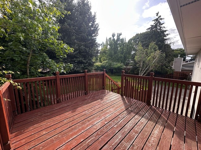 Building Photo - *COMING SOON* 3 Bedroom 2.5 bath Split level house