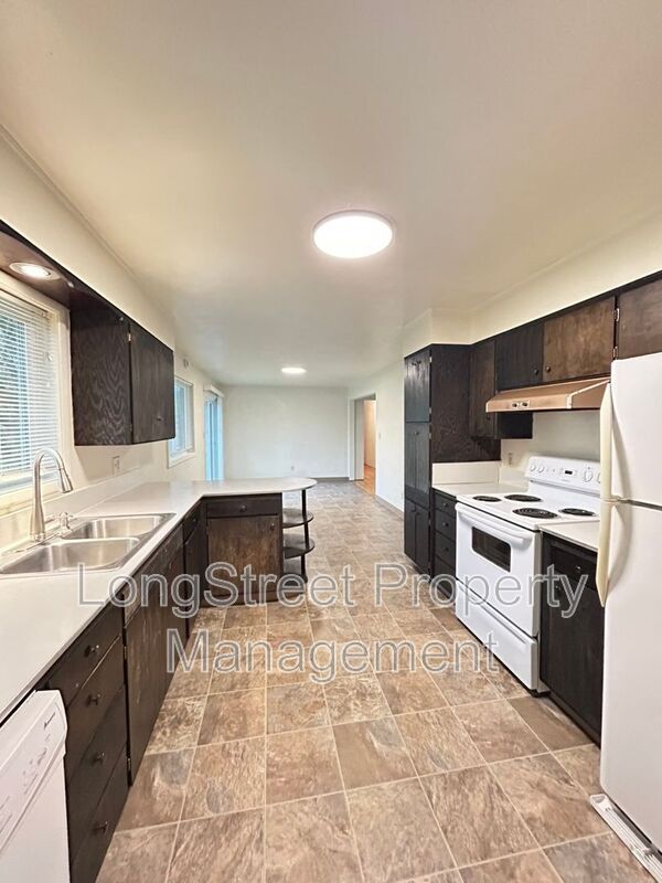 Building Photo - 1930 NW Kings Blvd