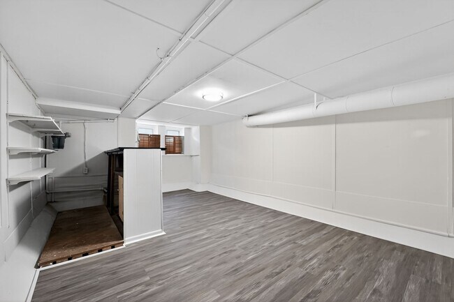 Building Photo - 2 bedroom 1.5 bath rowhome for rent in Baltimore