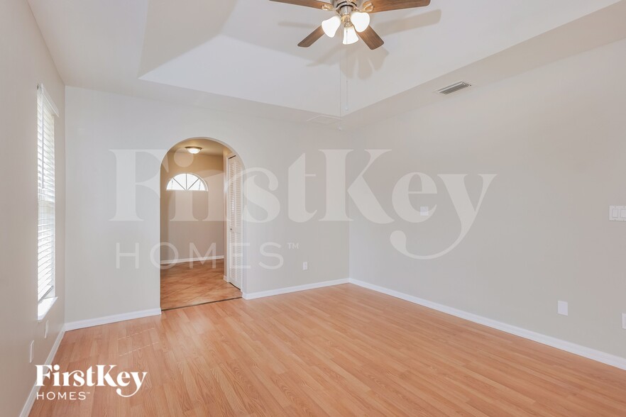 Building Photo - 2301 SE 8th Pl