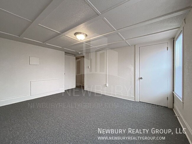 Building Photo - 29 Hickory St