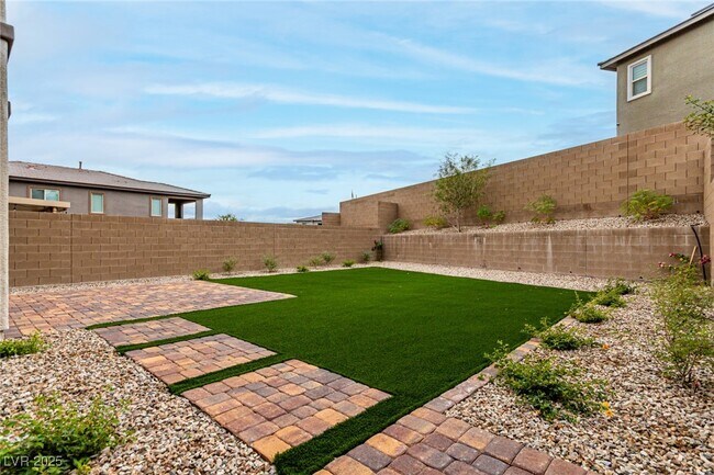 Building Photo - 759 Rogue Wave St