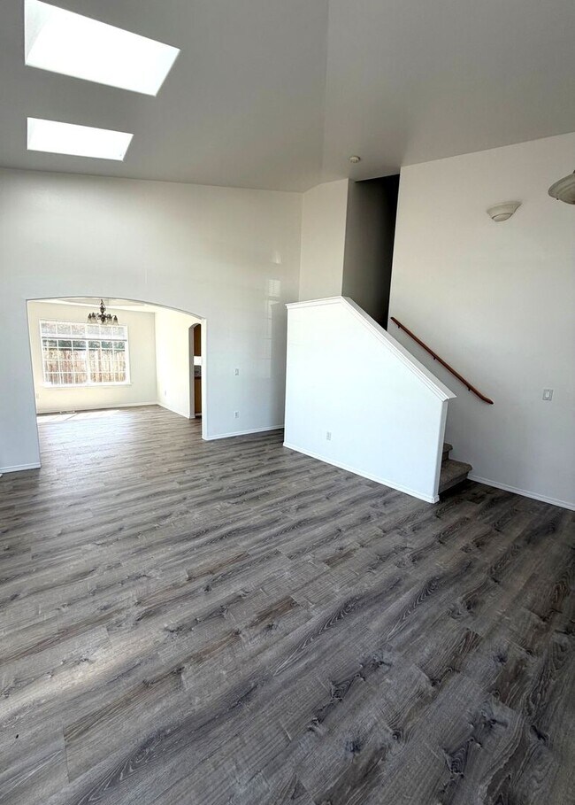 Building Photo - Large 4 bedroom 2.5 bathroom in Arlington