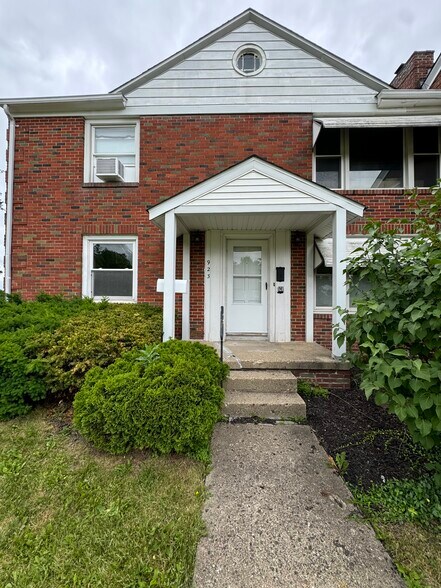 Building Photo - 923 Dickson Pky
