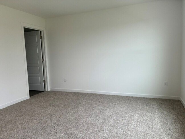 Building Photo - Brand New 3 Bedroom - 2.5 Bath Condo in Union Grove