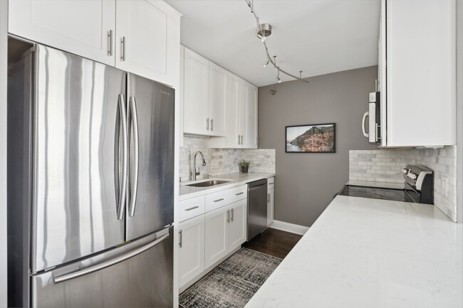 Building Photo - 345 N La Salle Dr
