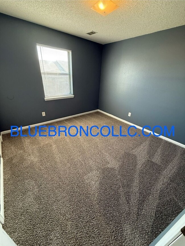 Building Photo - Great unit for a great price. won't last long!