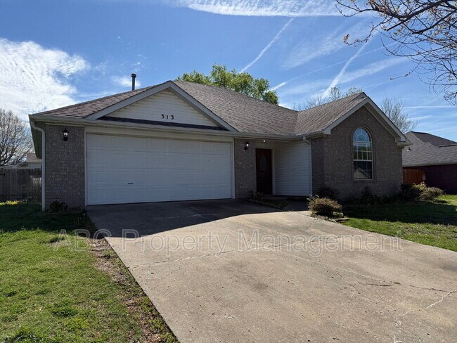 Building Photo - 313 Summerset St