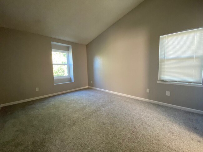 Building Photo - Gorgeous 5+3 On Cul-De-Sac