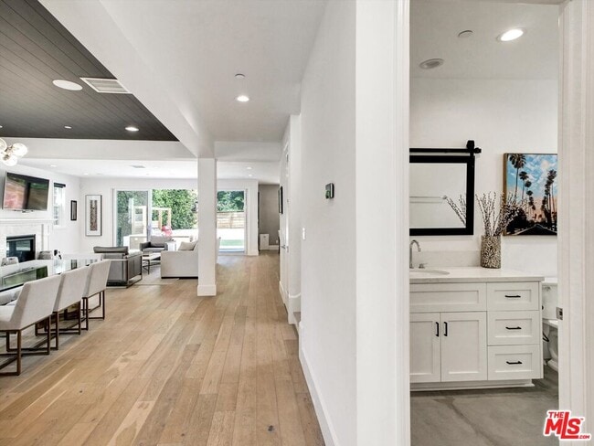 Building Photo - 10593 Kinnard Ave