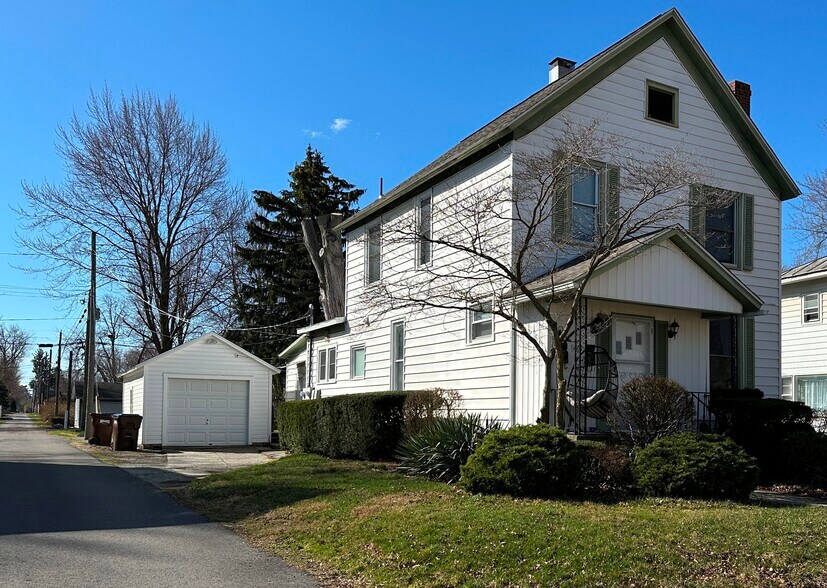 Building Photo - 415 E Lima St