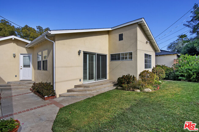 Building Photo - 13958 Peach Grove St