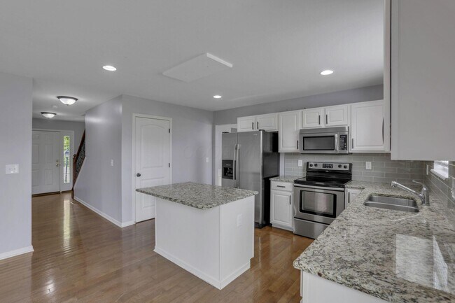 Building Photo - 1701 Marigold St