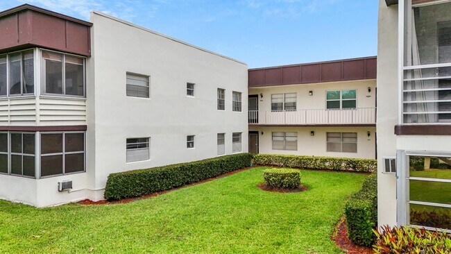 Building Photo - 677 Normandy Ln
