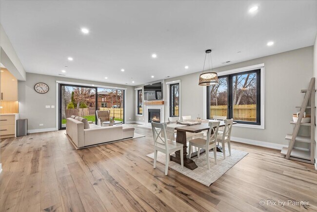 Building Photo - 154 Oak St