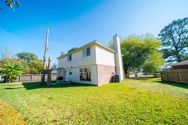 Building Photo - 10723 Scenic Dr