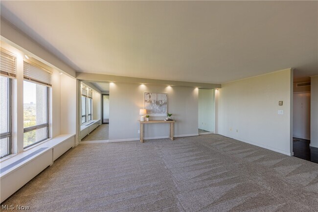 Building Photo - 1 Bratenahl Pl