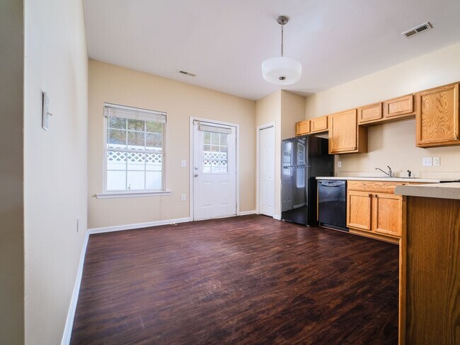 Building Photo - 7020 Somerset Springs