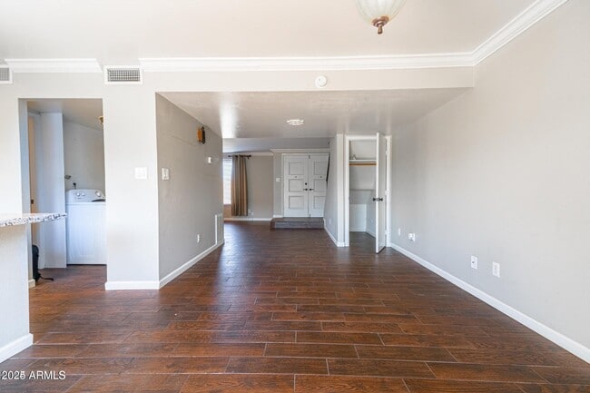 Building Photo - 8321 E Vista Dr