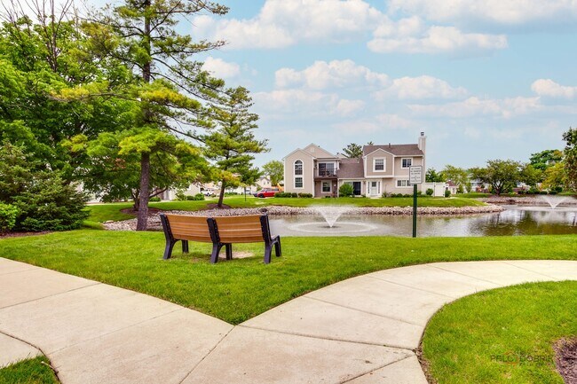 Building Photo - 614 Le Parc Cir