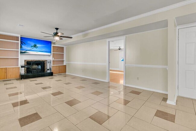 Building Photo - 121 Sully St