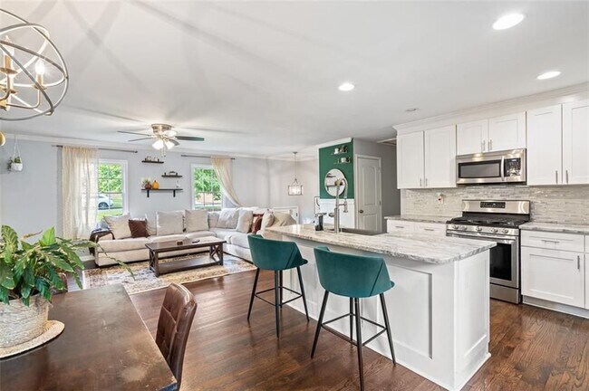 Building Photo - 3334 Romelie Dr