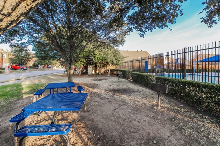 Building Photo - 16516 Woodside Dr