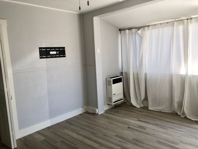 Building Photo - HR2