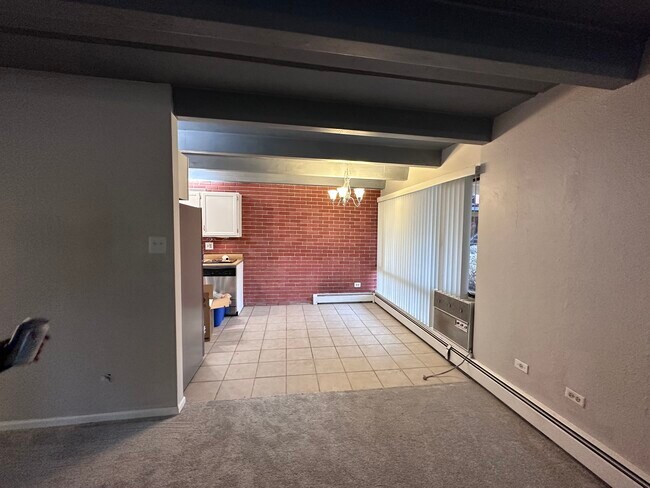 Building Photo - 836 Dexter St