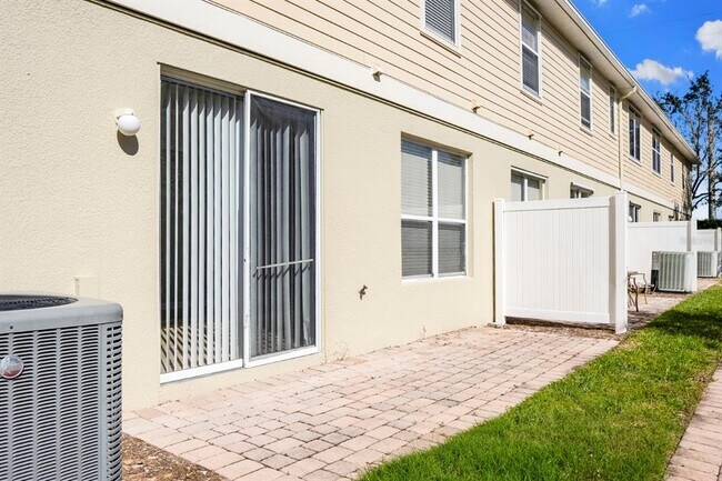Building Photo - 3528 Sanctuary Dr