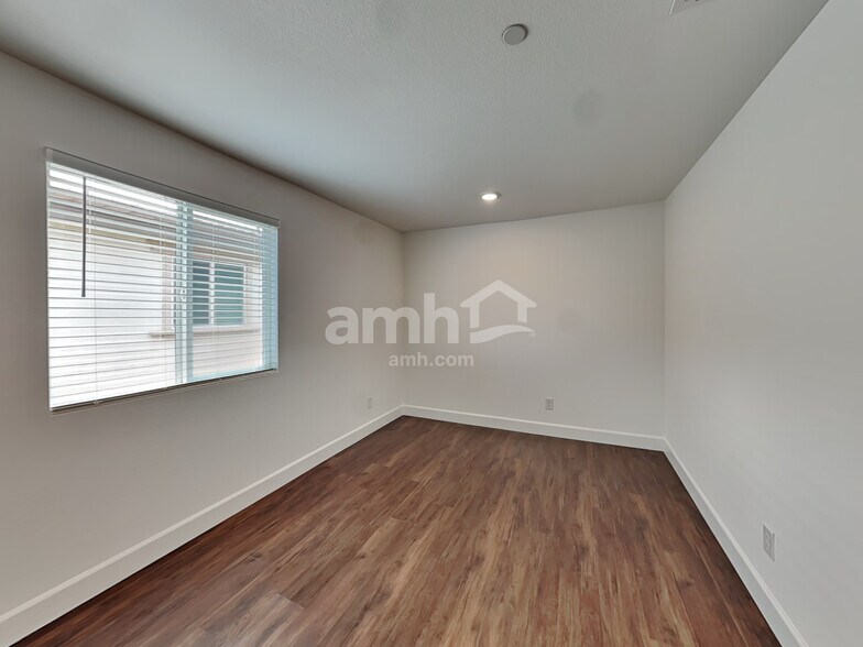 Building Photo - 134 Charmante Tulip Lane