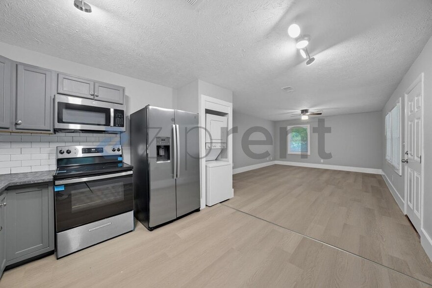 Building Photo - Unit A