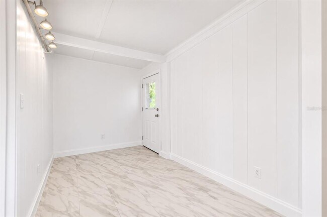 Building Photo - 1572 77th Ave N