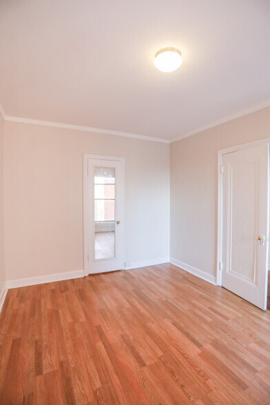 Building Photo - 1110 W Rosemont Ave