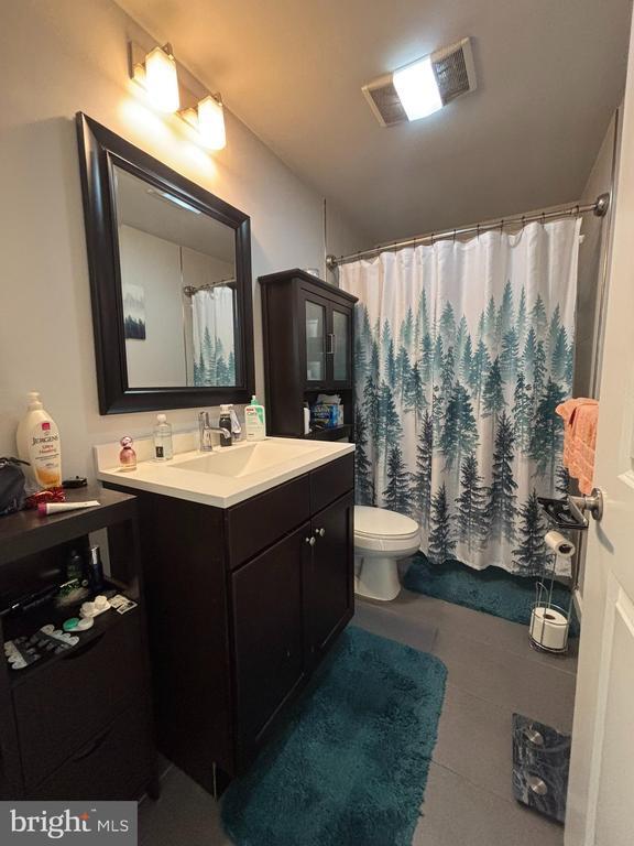 Building Photo - 3862 Lancaster Ave