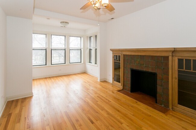 Interior Photo - 5401-5409 S. Cottage Grove Avenue