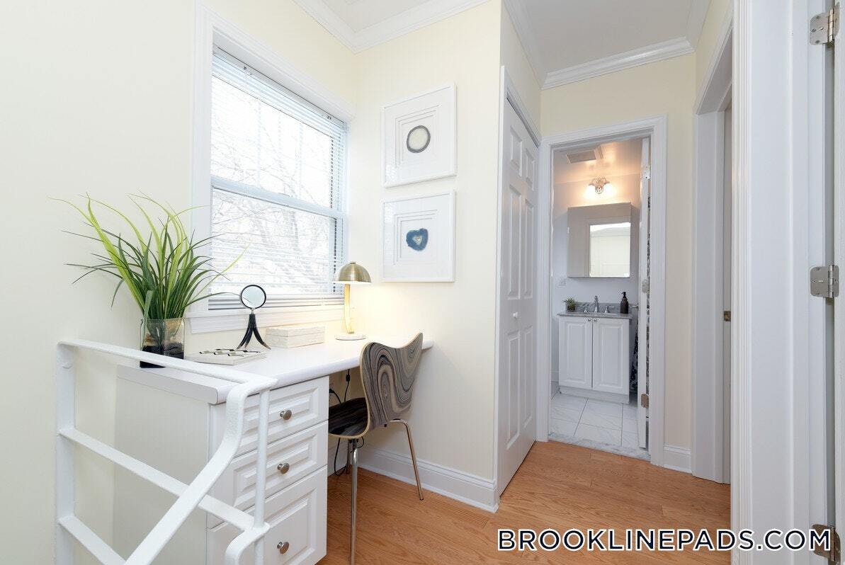 Building Photo - 166 Gerry Rd