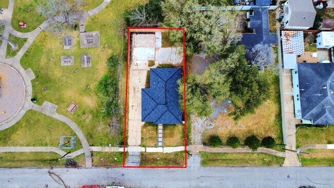 Building Photo - 5115 Clay St