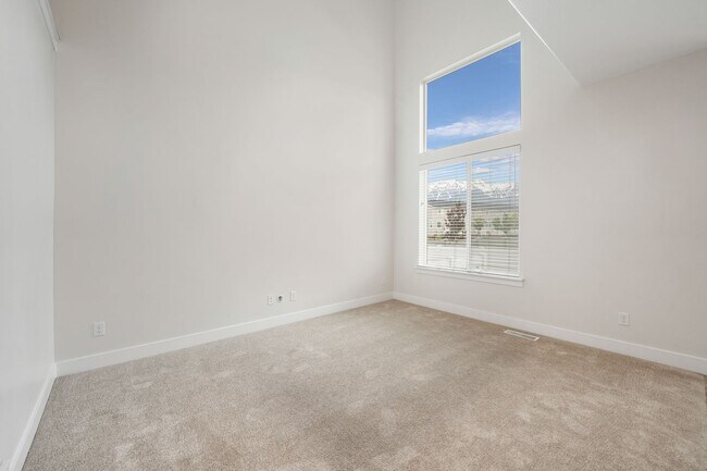 Building Photo - Spacious 4 Bedroom Townhome in Vineyard, UT