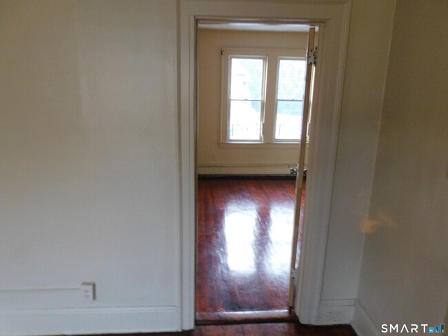 Building Photo - 293 Westland St