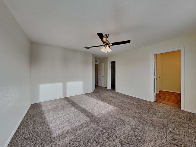 Building Photo - 27305 Paraiso Manor