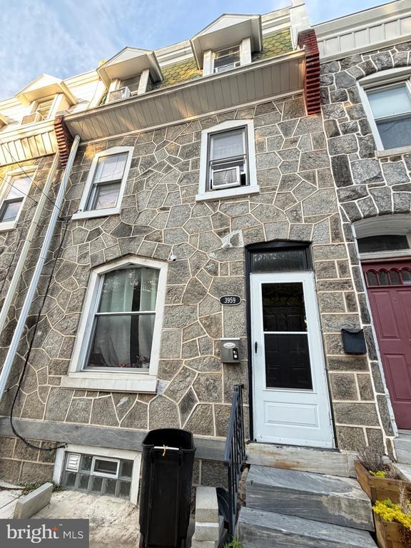 Building Photo - 3959 Terrace St