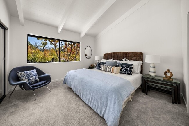 Building Photo - The Highlands 2 bdrm Condo