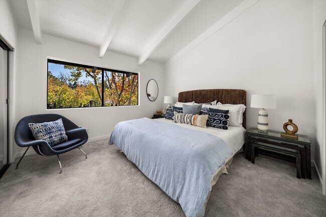 Building Photo - The Highlands-Unfurnished 2 bdrm Condo-Avail Now!