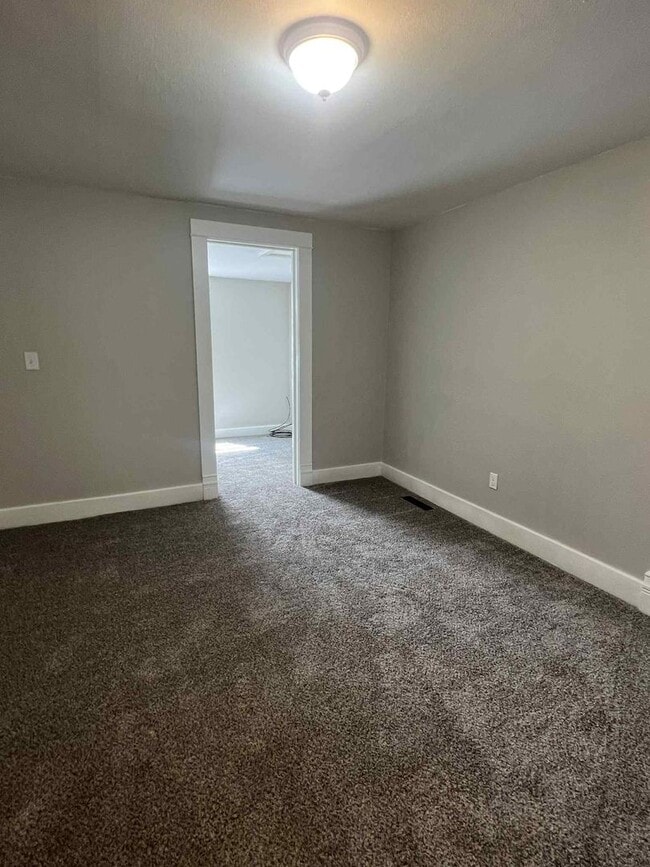 Building Photo - Charming 3-Bedroom, 2-Bathroom Two-Story H...