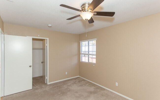 Building Photo - Large 4 Bedroom, 2.5 Bath Home with Large 3 Car Garage!!