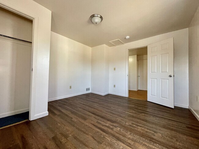 Building Photo - 328 D St