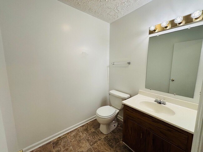 Building Photo - 435 Wakeman Ct NE