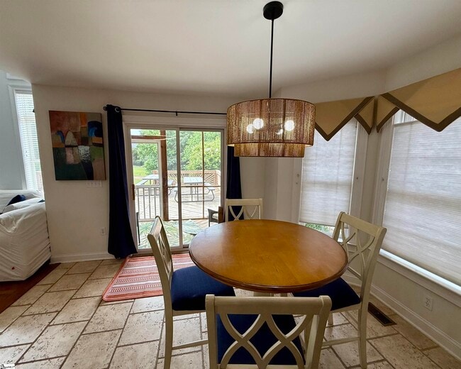 Building Photo - 19 Ruby Lake Ln